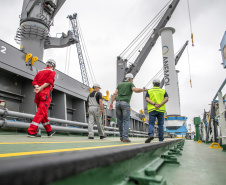 Porto de Paranaguá recebe navio com tecnologia sustentável