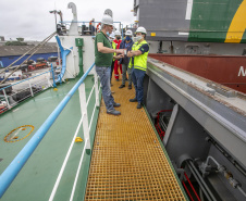 Porto de Paranaguá recebe navio com tecnologia sustentável