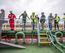 Porto de Paranaguá recebe navio com tecnologia sustentável