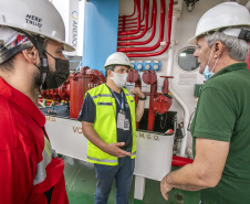 Porto de Paranaguá recebe navio com tecnologia sustentável