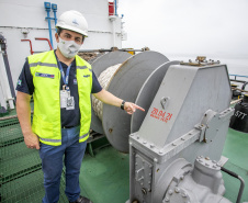 Porto de Paranaguá recebe navio com tecnologia sustentável