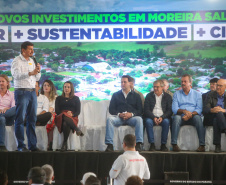 O governador Carlos Massa Ratinho Junior entregou nesta sexta-feira (6), 52 títulos de regularização fundiária para famílias em Moreira Sales, na região Centro-Oeste do Estado. 