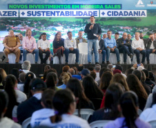 O governador Carlos Massa Ratinho Junior entregou nesta sexta-feira (6), 52 títulos de regularização fundiária para famílias em Moreira Sales, na região Centro-Oeste do Estado. 