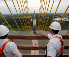 Governador Carlos Massa Ratinho Junior vistoria obra da Ponte da Integração Brasil-Paraguai. 