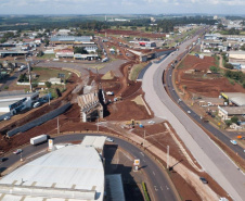 Dois novos viadutos e nove quilômetros de nova pavimentação deverão ser entregues até o final do ano, encerrando os congestionamentos e acidentes na entrada do município - 