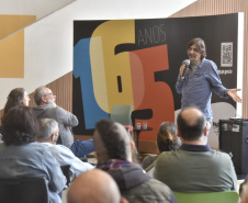 Eduardo Bueno fala para 200 pessoas na abertura do Ciclo do Bicentenário da Independência da Biblioteca Pública