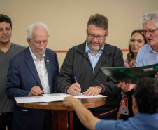 Vice-governador e BRDE assinam R$ 173, 7milhões em contratos no Expoingá - 