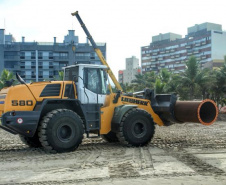 Tubulação é transferida de local em Matinhos