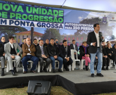 Governador entrega colégio e anuncia pavimentação da Estrada de Alagados, em Ponta Grossa