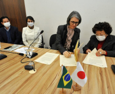 UEL firma convênio com empresa japonesa para transferência de tecnologia para agricultura sustentável