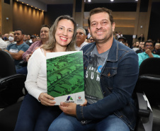 Programa de regularização de casas garante reconhecimento a 16 mil famílias paranaenses