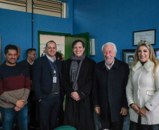 Mais de mil kits com TV e computador são entregues a escolas Região Metropolitana de Curitiba