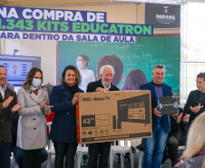 Mais de mil kits com TV e computador são entregues a escolas Região Metropolitana de Curitiba