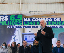 Mais de mil kits com TV e computador são entregues a escolas Região Metropolitana de Curitiba