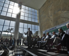 O Governo do Estado lançou no Palácio Iguaçu, o edital de leilão da Nova Ferroeste.