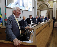 Empresário Carlos Beal, proprietário da rede de supermercado Festval, foi homenageado com o título de Cidadão Honorário de Curitiba em cerimônia na camara de vereadores