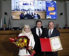 Empresário Carlos Beal, proprietário da rede de supermercado Festval, foi homenageado com o título de Cidadão Honorário de Curitiba em cerimônia na camara de vereadores