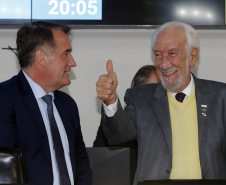 Empresário Carlos Beal, proprietário da rede de supermercado Festval, foi homenageado com o título de Cidadão Honorário de Curitiba em cerimônia na camara de vereadores