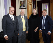 Empresário Carlos Beal, proprietário da rede de supermercado Festval, foi homenageado com o título de Cidadão Honorário de Curitiba em cerimônia na camara de vereadores