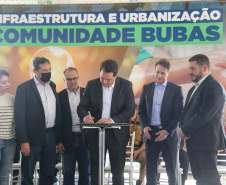 Governador autoriza obras de saneamento e energia na Ocupação Bubas, em Foz do Iguaçu