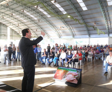 Governador autoriza obras de saneamento e energia na Ocupação Bubas, em Foz do Iguaçu