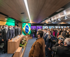 A Secretaria de Estado da Educação e do Esporte (Seed-PR) assinou nesta quinta-feira (2) um acordo de cooperação técnica e científica com o Tribunal de Contas do Estado Paraná (TCE-PR) para capacitar estudantes e professores dos colégios estaduais no controle social sobre a administração pública, formando cidadãos mais conscientes. 