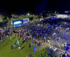 Cinema na Praça reúne quase mil pessoas em sessões ao ar livre