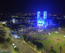 Cinema na Praça reúne quase mil pessoas em sessões ao ar livre