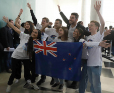 Emocionados, alunos paranaenses querem levar até cuia de chimarrão para a Nova Zelândia