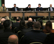 O secretário da Segurança Pública, Wagner Mesquita de Oliveira, o diretor geral da Polícia Centífica e demais autoridades durante aula inaugural do curso para policiais científicos. Curitiba, 21/06/2022 Foto: Ricardo Almeida/SESP