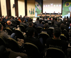 O secretário da Segurança Pública, Wagner Mesquita de Oliveira, o diretor geral da Polícia Centífica e demais autoridades durante aula inaugural do curso para policiais científicos. Curitiba, 21/06/2022 Foto: Ricardo Almeida/SESP