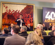 Governador libera R$ 40 milhões para asfalto e revitalização de ruas de Curitiba