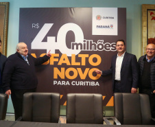 Governador libera R$ 40 milhões para asfalto e revitalização de ruas de Curitiba