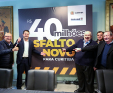 Governador libera R$ 40 milhões para asfalto e revitalização de ruas de Curitiba