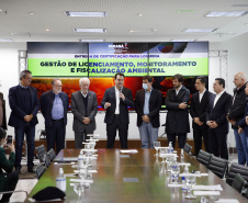 O governador Carlos Massa Ratinho Junior anunciou nesta terça-feira (28) a criação do 30º Batalhão da Polícia Militar (30º BPM), com sede em Londrina, no Norte do Estado. Ele também assinou a ordem de serviço para a conclusão das obras do Centro Estadual de Educação Profissional (CEEP) de Londrina entregou o certificado que garante a descentralização da gestão ambiental, que pode ser feita de forma autônoma pelo município.