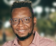UEL titula primeiro doutor haitiano
