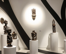  MON promove visita mediada, oficina e videoconferência da exposição de arte africana