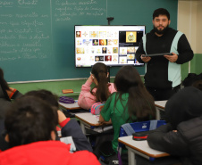 Mais 2,6 mil kits com TV e computador são entregues a escolas estaduais da RMC