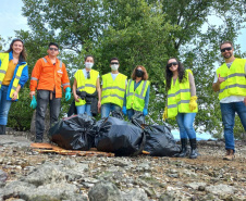 IAT realiza mutirão para coleta de resíduos sólidos em manguezais do Litoral do Estado