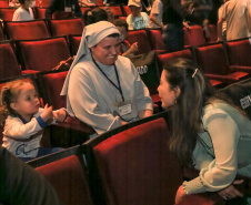 O programa Criança no Teatro foi lançado nesta quarta-feira (22) pelo governador Carlos Massa Ratinho Junior para uma plateia de cerca de 1,2 mil estudantes de escolas públicas de Curitiba e Região Metropolitana.