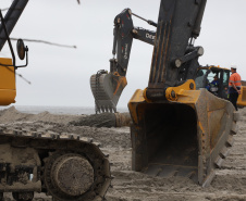 Litoral do Paraná conta com areia da praia renovada antes da data prevista