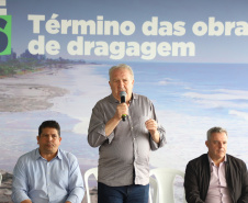 Ouvintes registram banco de areia na praia de Caiobá