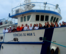 Alunos e professores da Unioeste embarcam no Porto de Paranaguá para atividades em mar