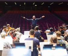 Orquestra Sinfônica do Paraná apresenta a quinta sinfonia de Bruckner no Guairão