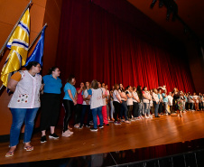 Primeira apresentação do projeto Crianças no Teatro encanta plateia em Francisco Beltrão