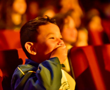 Primeira apresentação do projeto Crianças no Teatro encanta plateia em Francisco Beltrão