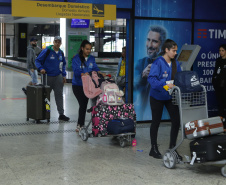  Estudantes participantes do programa Ganhando o Mundo, do Governo do Estado, chegam ao Aeroporto Afonso Pena após estudarem um semestre letivo na Nova Zelândia 