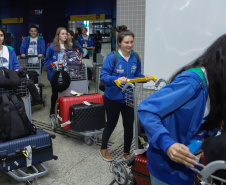  Estudantes participantes do programa Ganhando o Mundo, do Governo do Estado, chegam ao Aeroporto Afonso Pena após estudarem um semestre letivo na Nova Zelândia 