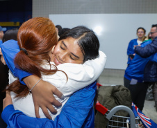  Estudantes participantes do programa Ganhando o Mundo, do Governo do Estado, chegam ao Aeroporto Afonso Pena após estudarem um semestre letivo na Nova Zelândia 