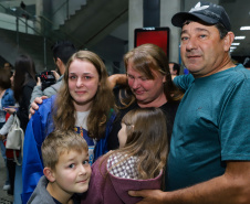  Estudantes participantes do programa Ganhando o Mundo, do Governo do Estado, chegam ao Aeroporto Afonso Pena após estudarem um semestre letivo na Nova Zelândia 